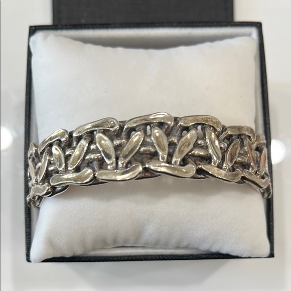 OUTRIDER HEAVY SILVER CUFF BRACELET BRAND NEW - Picture 2 of 6